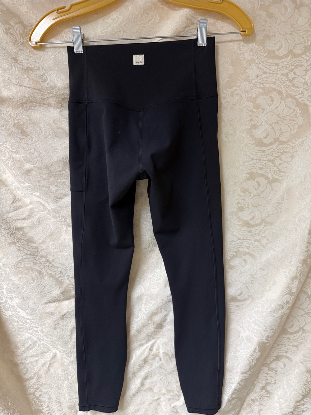Vuori Black Cropped Leggings with pockets - Picture 3 of 4